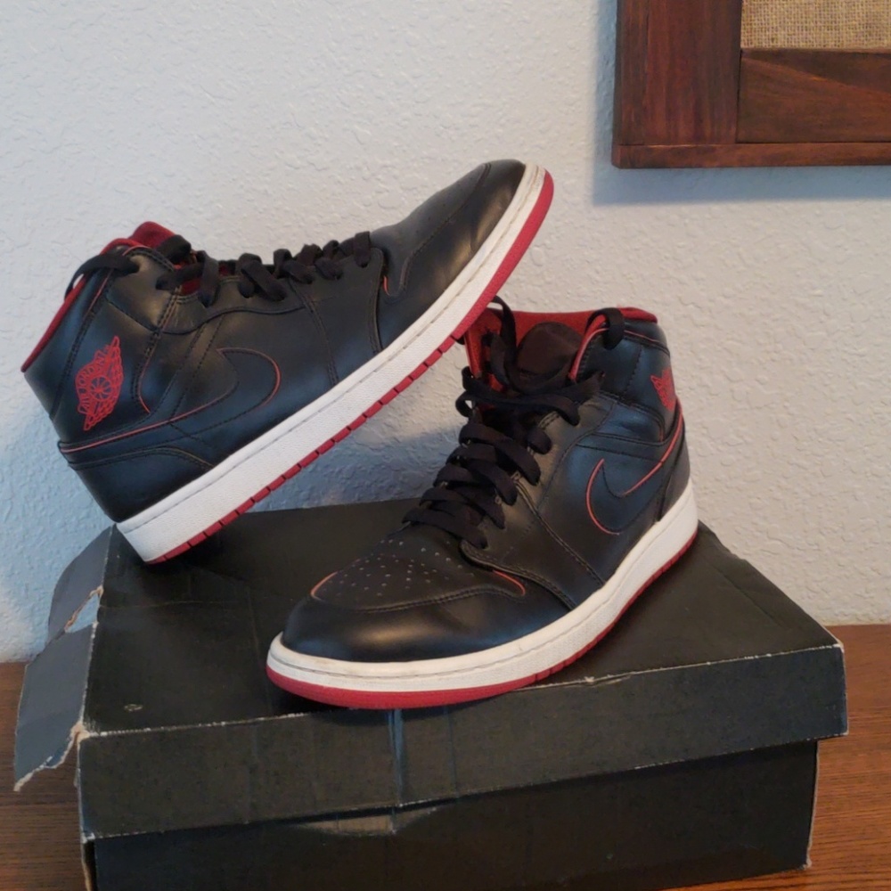 Jordan 1 Mid Lance Mountain Bred